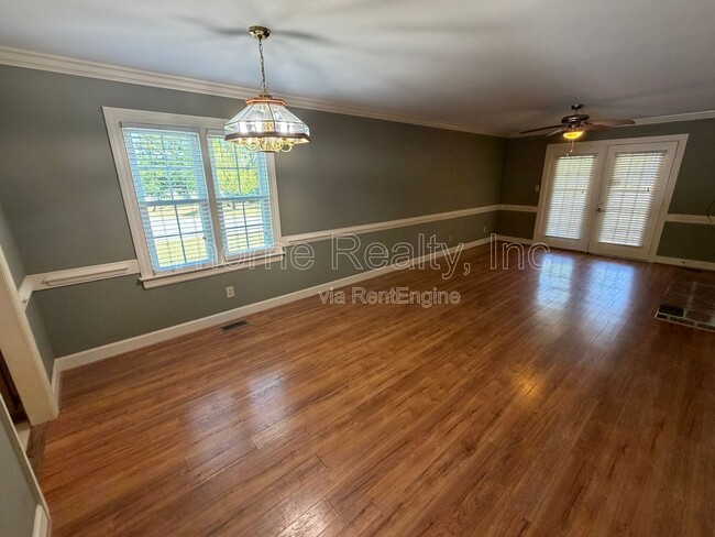 Photo - 300 Windermere Cir