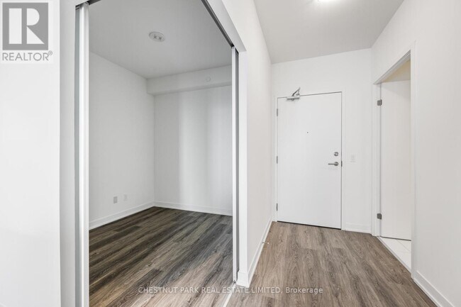 Photo - 2 David Eyer Rd Unité 1032