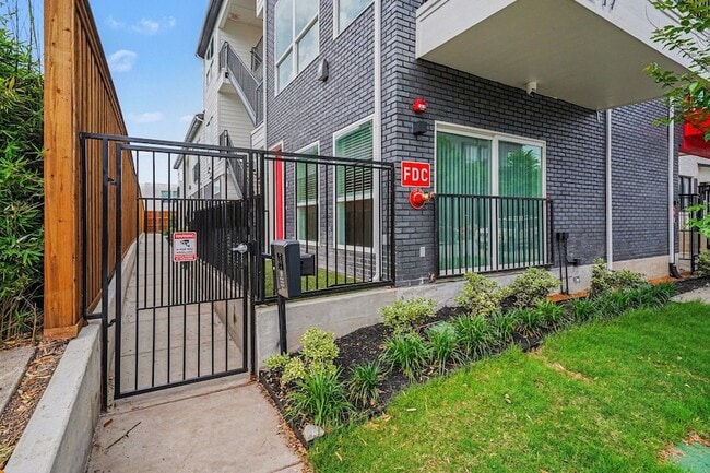Photo - 2217 N Fitzhugh Ave Unit 301