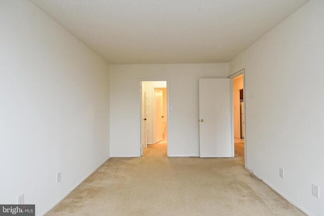 Photo - 5225 Pooks Hill Rd Unidad 1003S