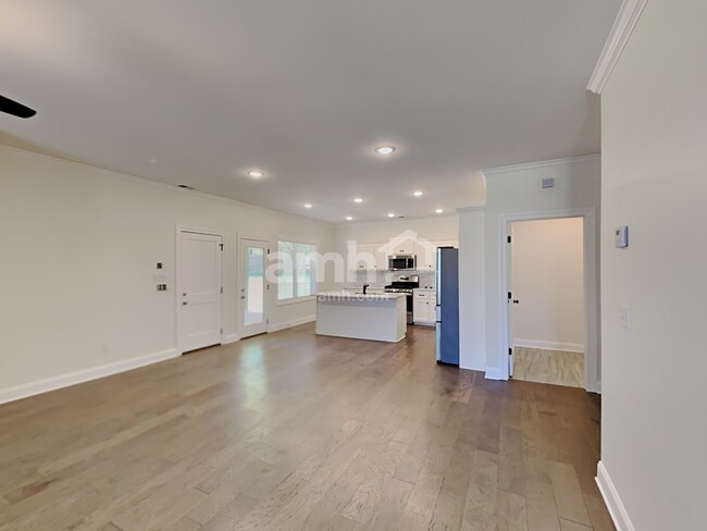 Photo - 4130 Vineyard Dr E