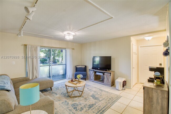Photo - 3095 N Oakland Forest Dr Unit 104