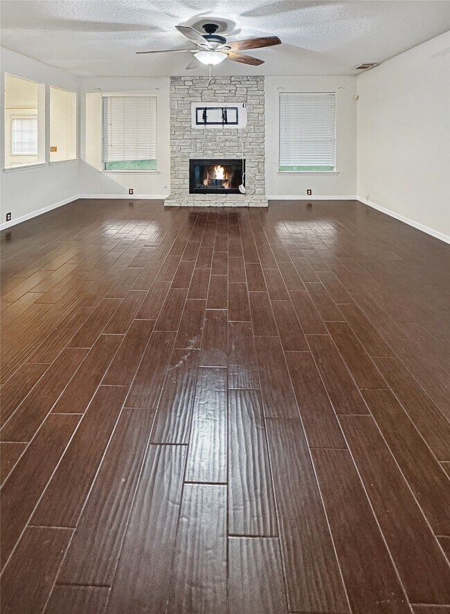Photo - 18707 Woodbreeze Dr