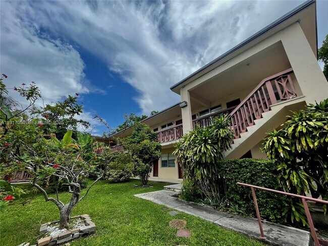 Building Photo - 675 SW 7th Ave Unit 12