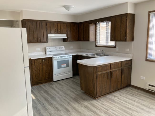 Photo - 6220 W 65th St Apartment Unit 2S
