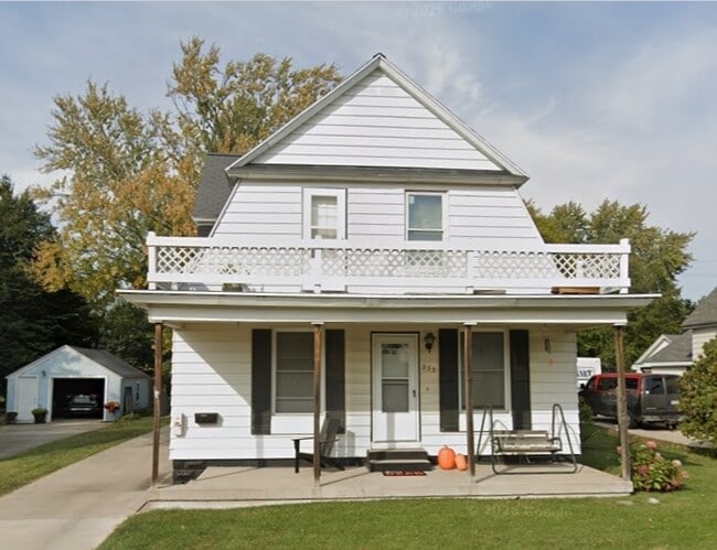 Building Photo - 333 W Washington Ave Unit 1/2