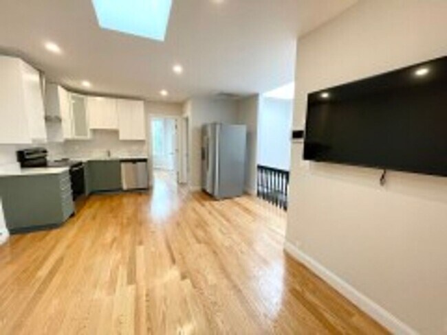 Building Photo - Beautiful, Renovated South End / Northeastern 4 Bed on Warwick St for 9/1/2026. STUDENTS WELCOME!!!