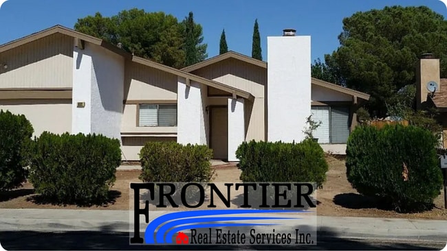 Building Photo - Comfy 3 bed 2 bath