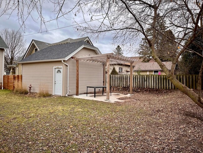 Photo - 2023 E Beverly Rd