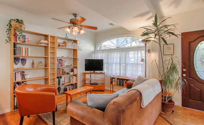 16 Mendham Ave