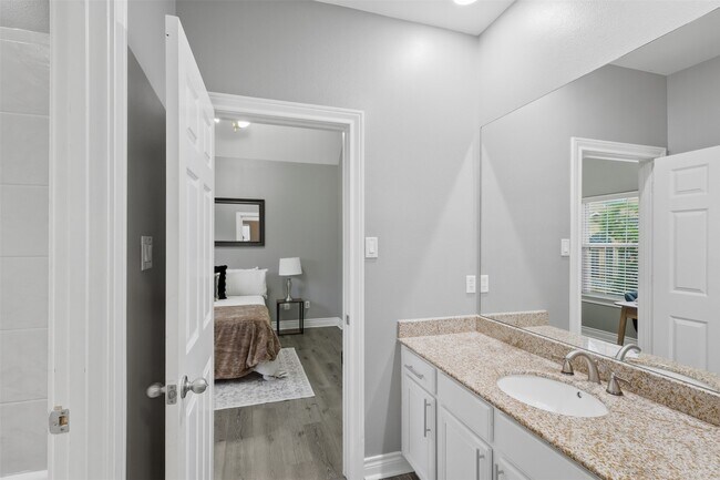 Photo - 9003 Bayview Cove Dr
