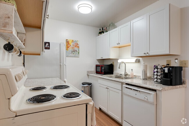 2BR, 1BA - Kitchen