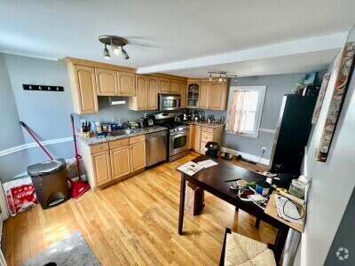 Building Photo - 9 Clyde St Unit 1 Rental