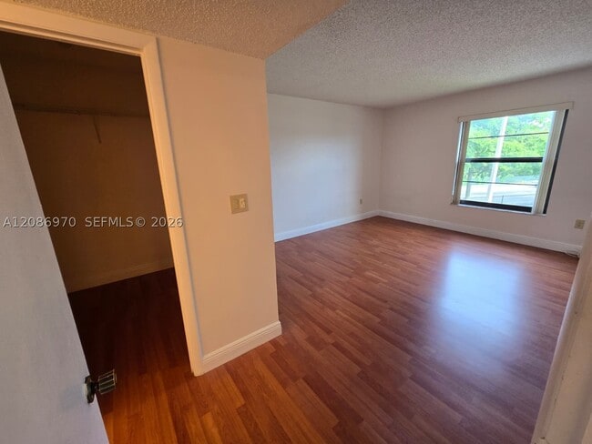 Building Photo - 5900 SW 127th Ave Unit 3304