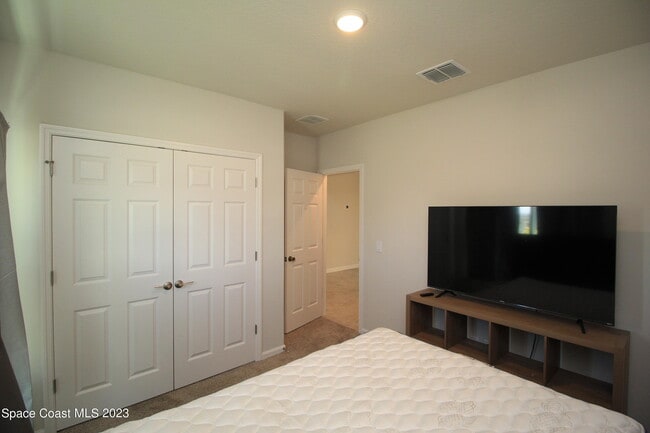 Photo - 2339 Bonnyton Ln NW