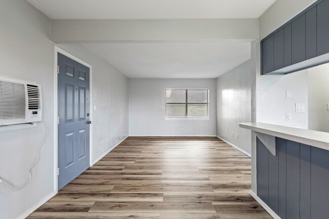 Photo - Beautifully Updated 1Bed / 1Bath Apartment Home Unidad 4005-B8