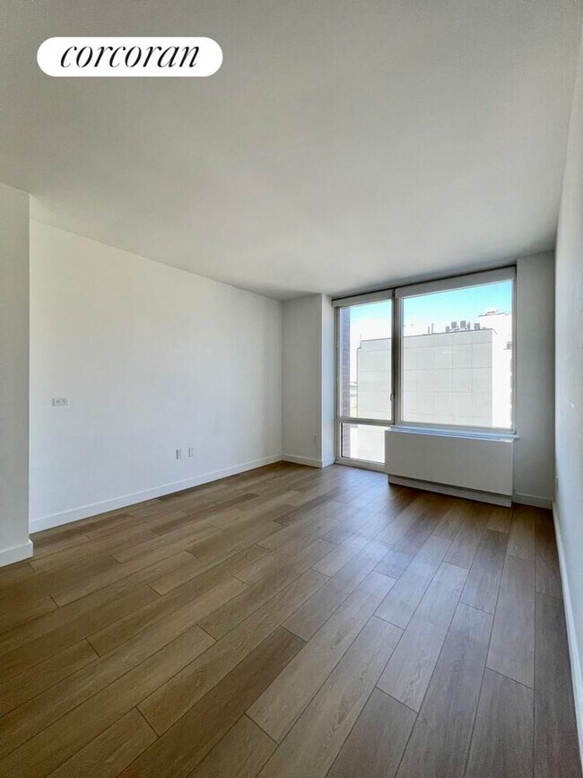 Photo - 550 W 45th St