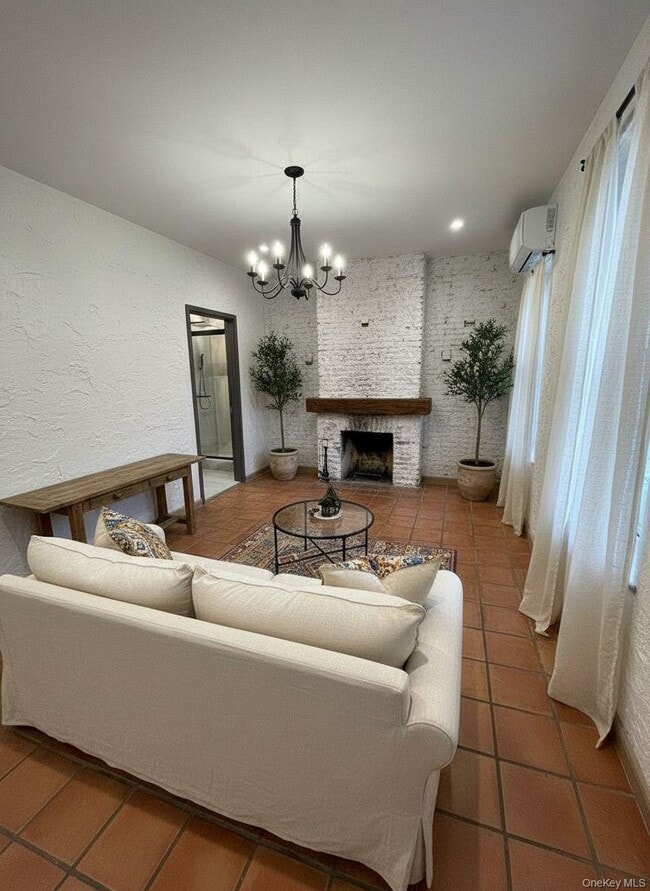 Photo - 294 Broadway