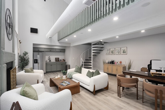 Resident Lounge - Robin Hill Apartments