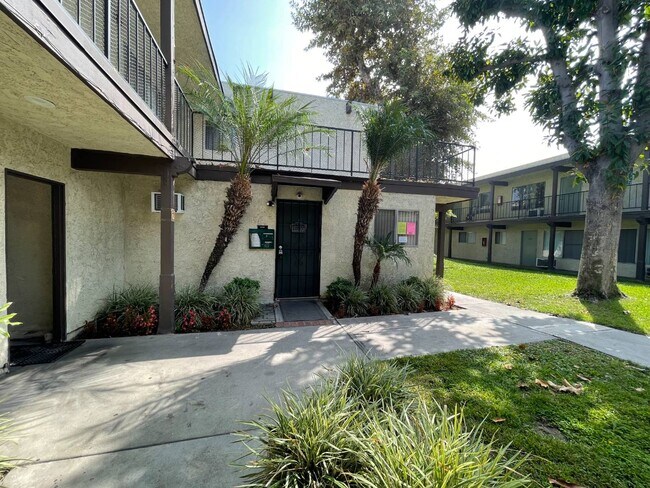 Villa Monterey Apartments