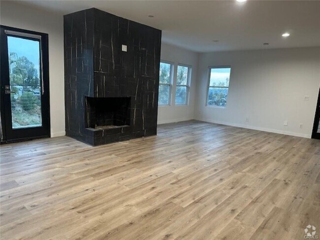 Building Photo - 5128 Llano Dr Rental