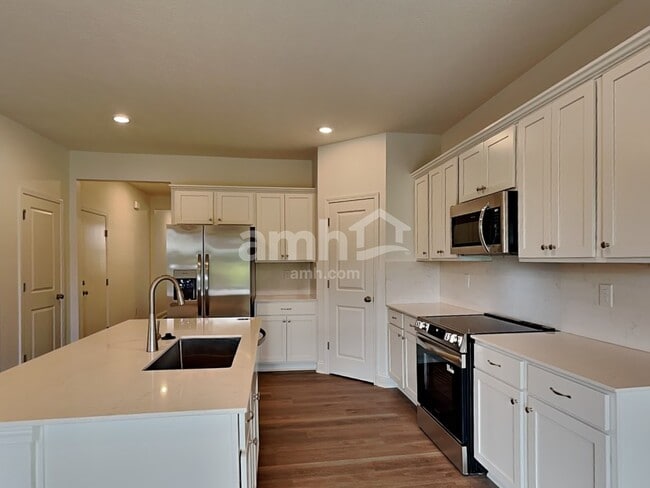 Photo - 9202 Henley Ave