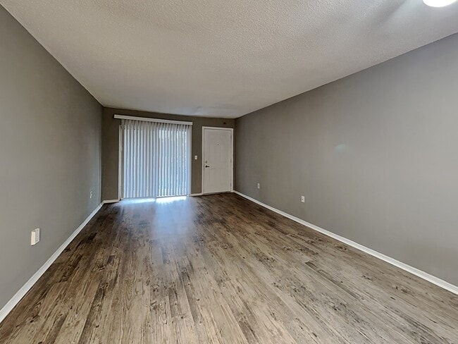 Photo - 476 Banyon Tree Cir