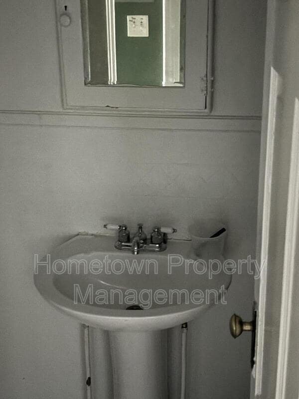 Photo - 319 E Sunbury St Unit Apt 3