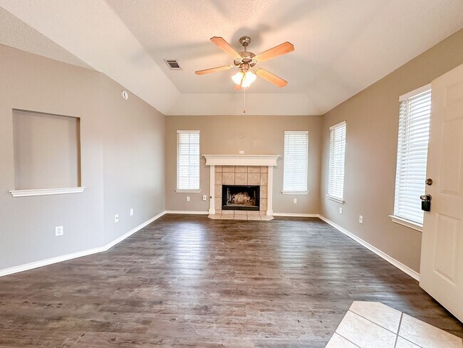 Photo - 3205 110th St Unit B