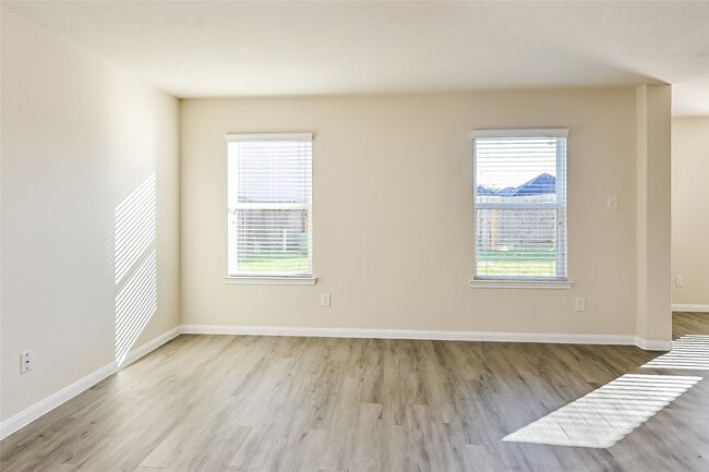 Photo - 715 North Ella Creek Drive