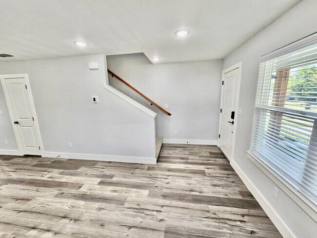 222 W Bond St Unit 222