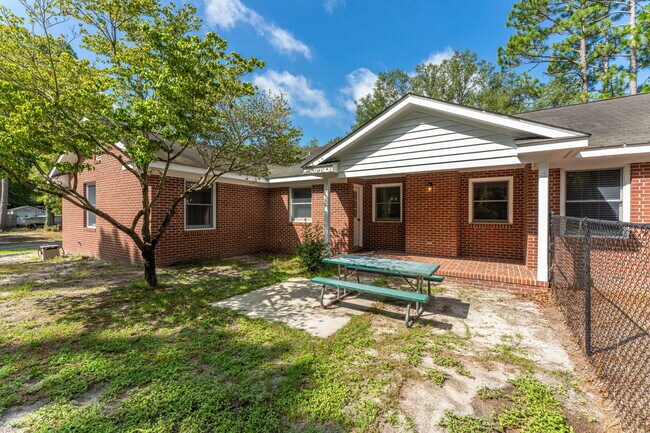Photo - 320 Mendenhall Dr