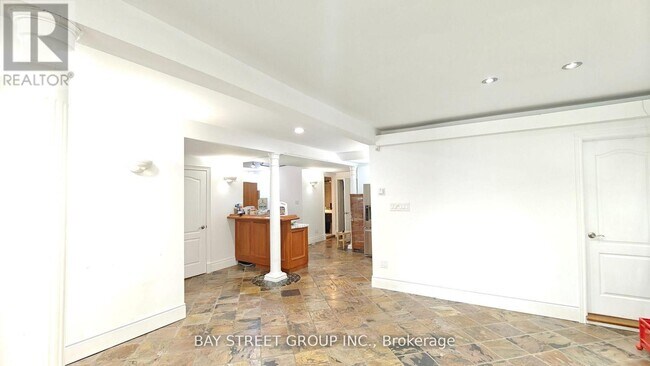 Photo - 231 Shaftsbury Ave