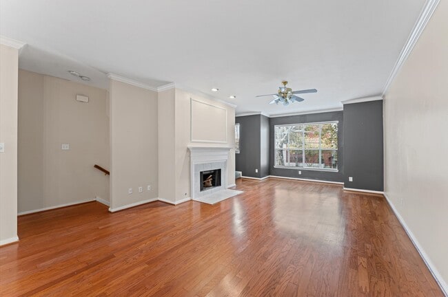 Photo - 2905 Crawford St