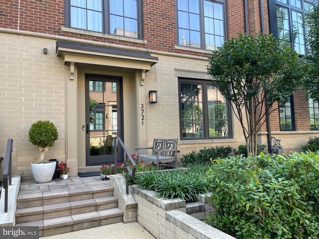 Building Photo - 3721 Chevy Chase Lake Dr Rental