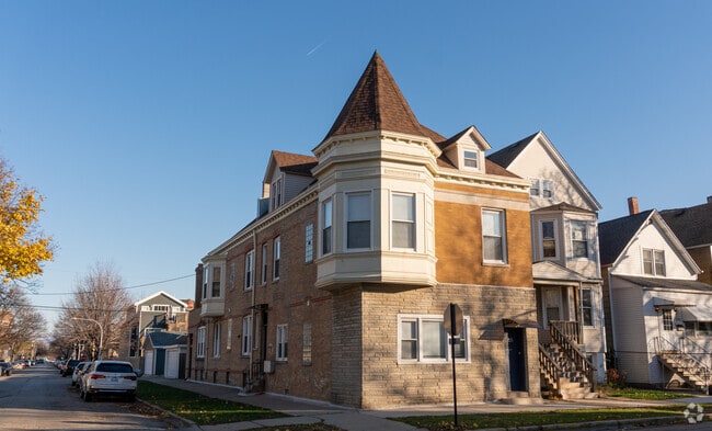 Building Photo - 3355 N Troy St Unit 1C Rental