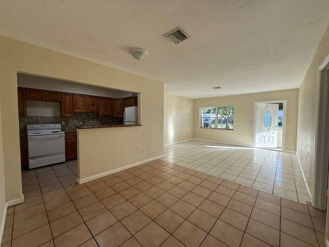 Photo - Large 5-2 house