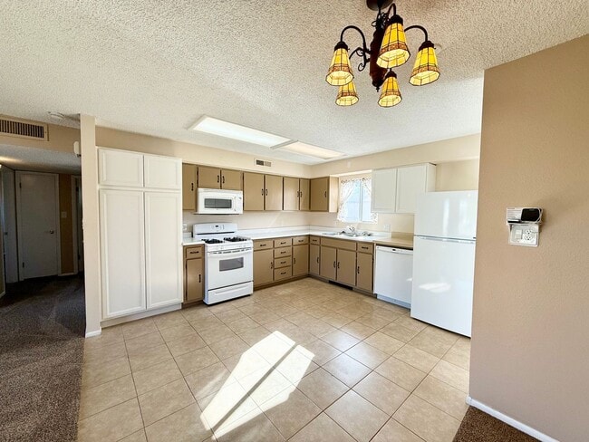 Photo - 3 Bed / 2 Bath Home In Prescott Valley!