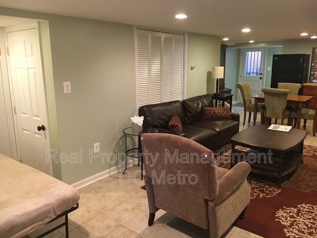 Photo - 813 10th St NE