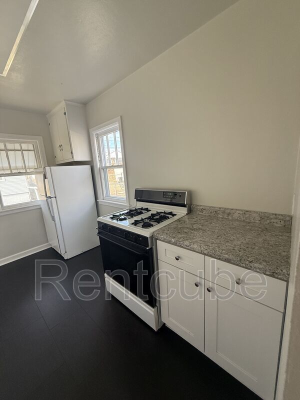 Photo - 3025 Windsor Ave