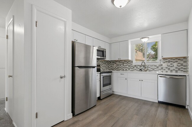 Building Photo - 2bd, 1b Cozy Home awaits in Boise Bench!