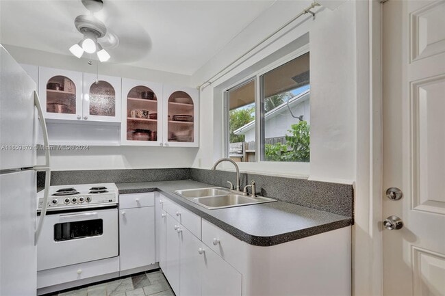 Photo - 1690 NE 34th Ln Unit 1690