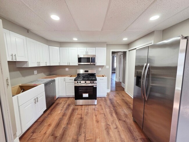 Building Photo - 20 Walnut St Unit 2