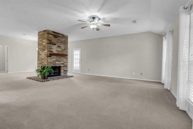 Photo - 10 Treadwell Ct