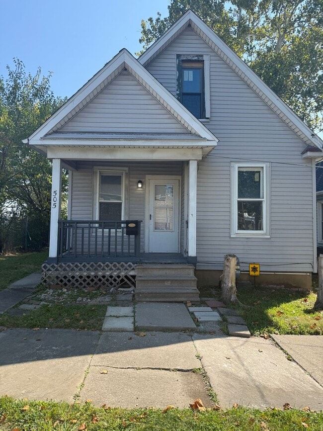 Building Photo - 3 Bedroom House