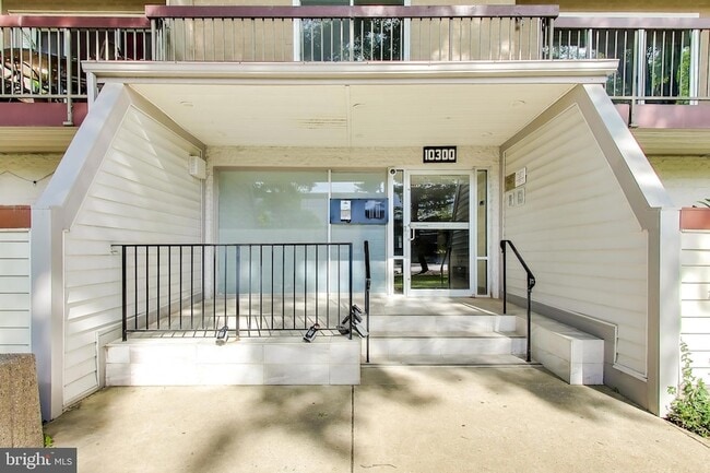 Photo - 10300 Westlake Dr
