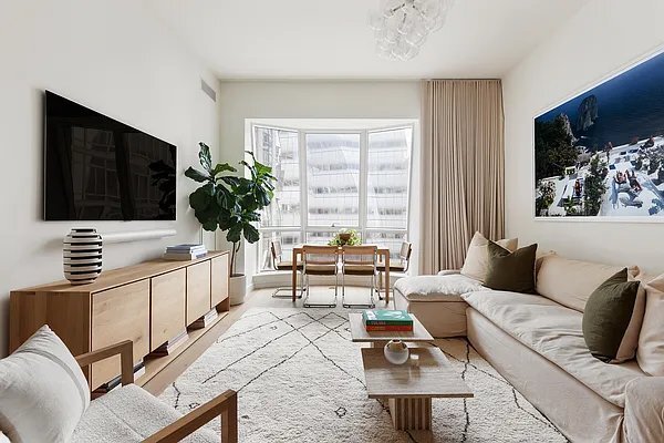 Photo - 515 W 18th St