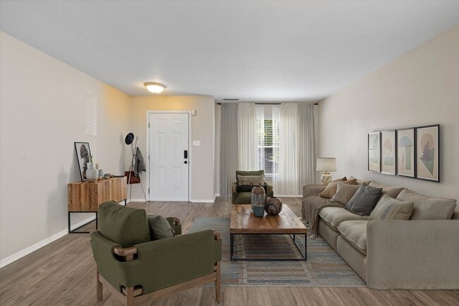 Photo - 898 Stonehurst Dr