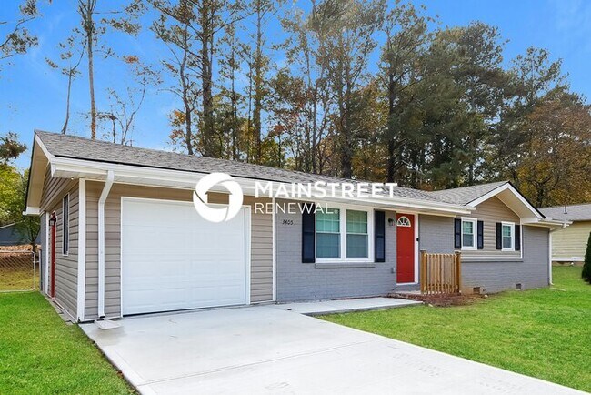 3 Bedroom Pet-Friendly Home in Powder Springs, GA with Main Street Renewal
