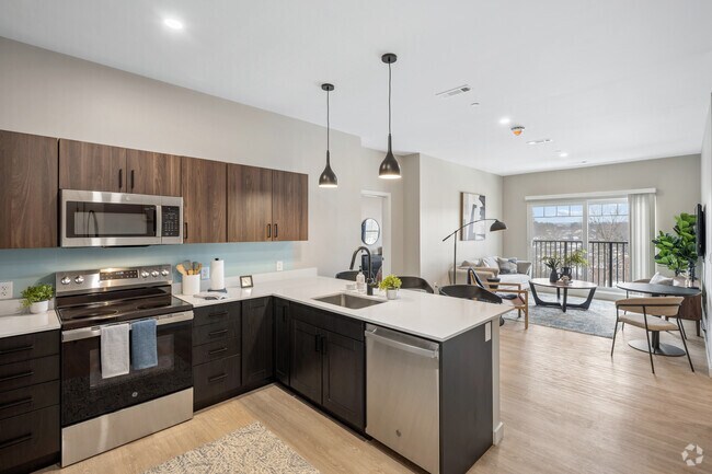 2BR, 2BA - 972SF - Kitchen/ Dining Room